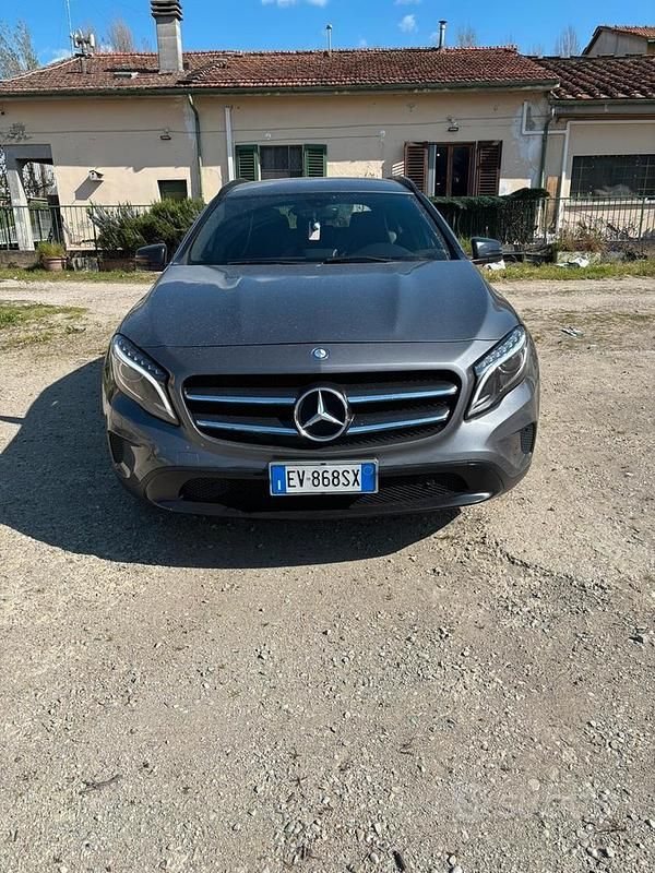 Usata Mercedes GLA200 136 CV (100 kW) 2014 Grigio SUV