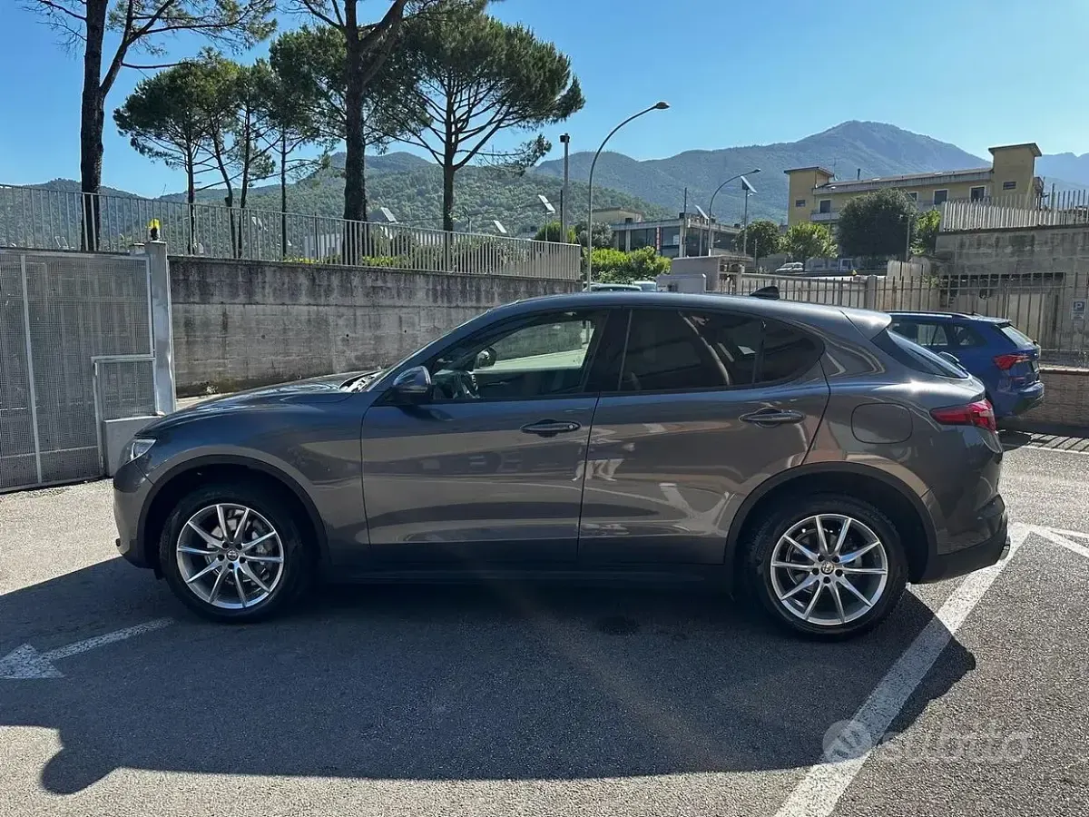 Usata Alfa Romeo Stelvio Sprint 209 CV (153 kW) 2019 Grigio SUV