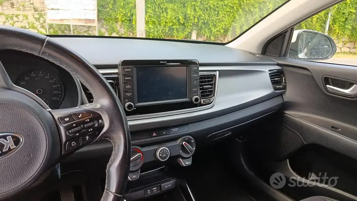 Usata Kia Rio 84 CV (61 kW) 2019 Bianco Berlina