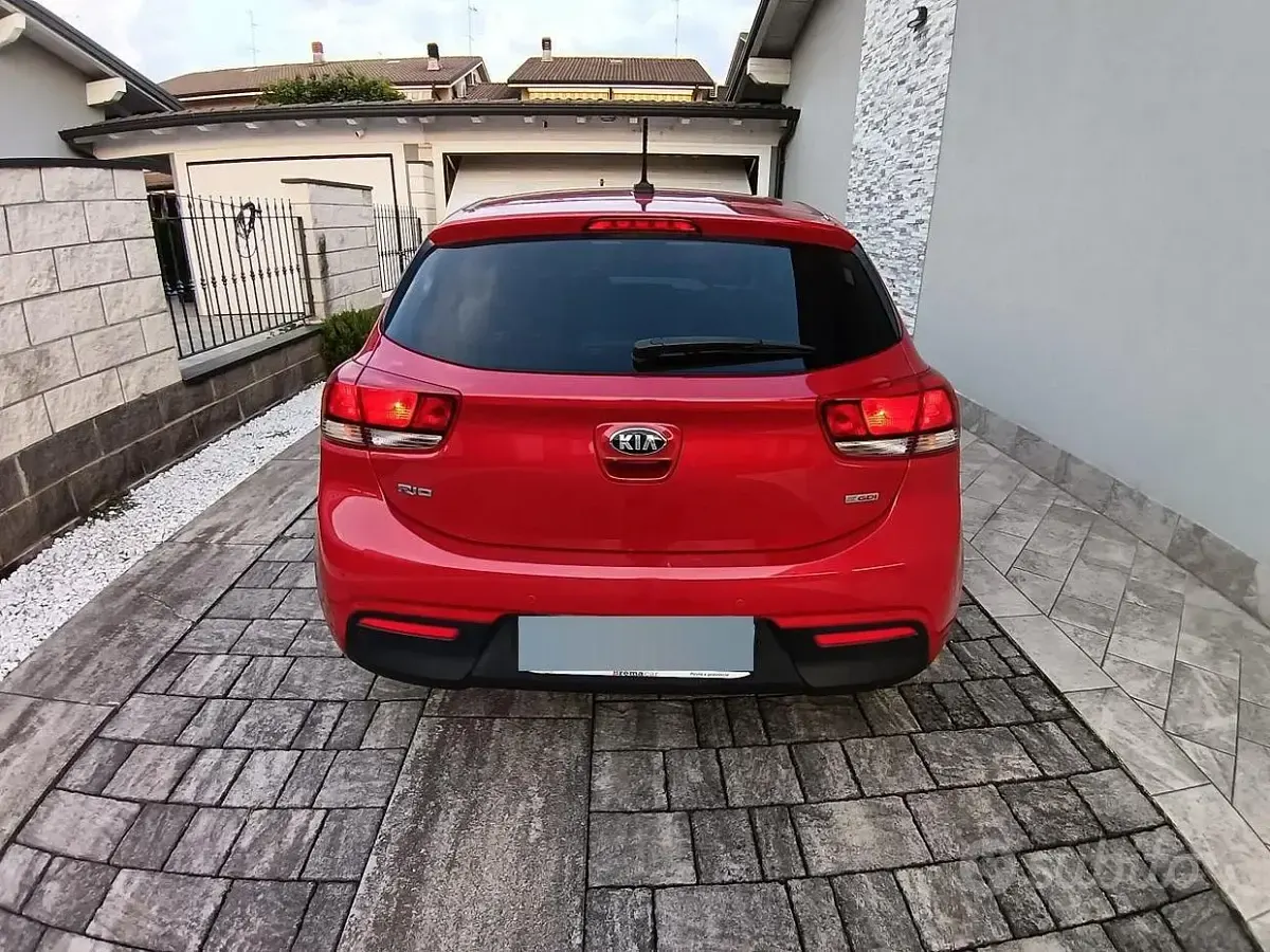 Usata Kia Rio 101 CV (74 kW) 2018 Rosso Berlina