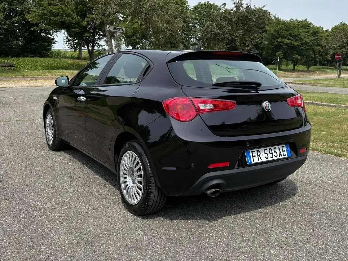 Usata Alfa Romeo Giulietta Super 120 CV (88 kW) 2018 Nero Utilitaria