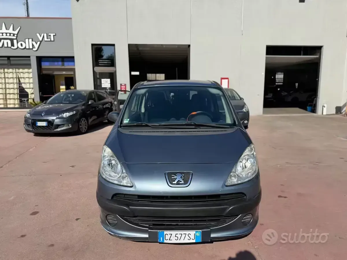 Usata Peugeot 1007 73 CV (53 kW) 2006 Marrone Monovolume