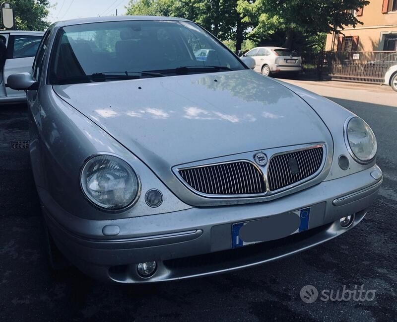 Usata Lancia Lybra 150 CV (110 kW) 2001 Grigio Berlina
