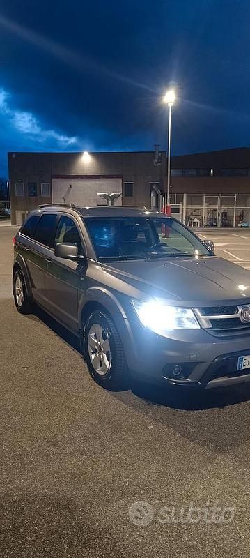 Usata Fiat Freemont 140 CV (102 kW) 2011 Grigio SUV