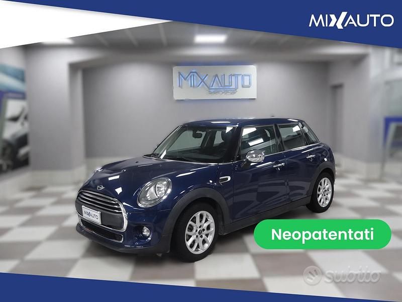 Usata Mini ONE 102 CV (75 kW) 2017 Blu/azzurro(met.) Utilitaria