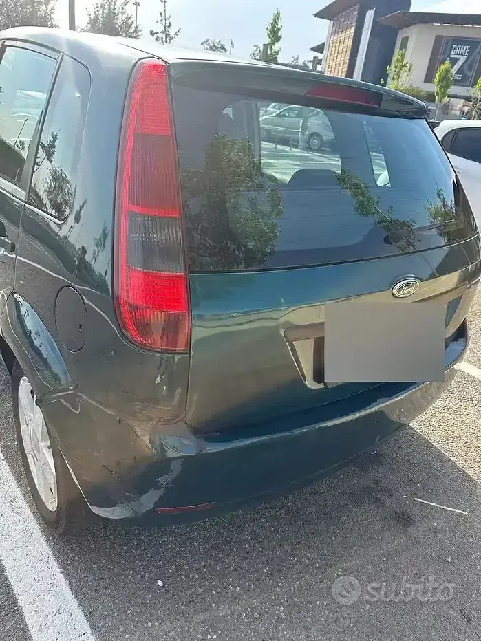 Usata Ford Fiesta 80 CV (58 kW) 2002 Verde Utilitaria