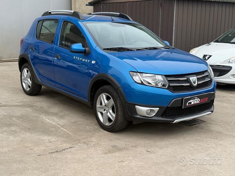 Usata Dacia Sandero Prestige 90 CV (66 kW) 2014 Blu Berlina