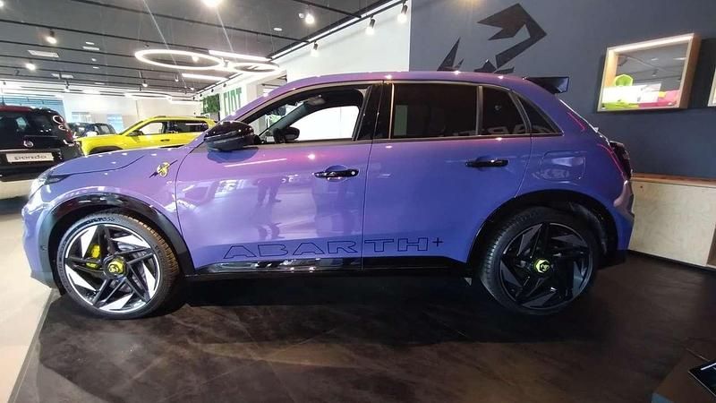 Nuova Abarth 600e Scorpionissima 206 kW (281 CV) 2025 Hypnotic purple SUV