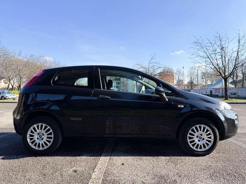 Usata Fiat Punto Lounge 69 CV (50 kW) 2016 Nero Berlina