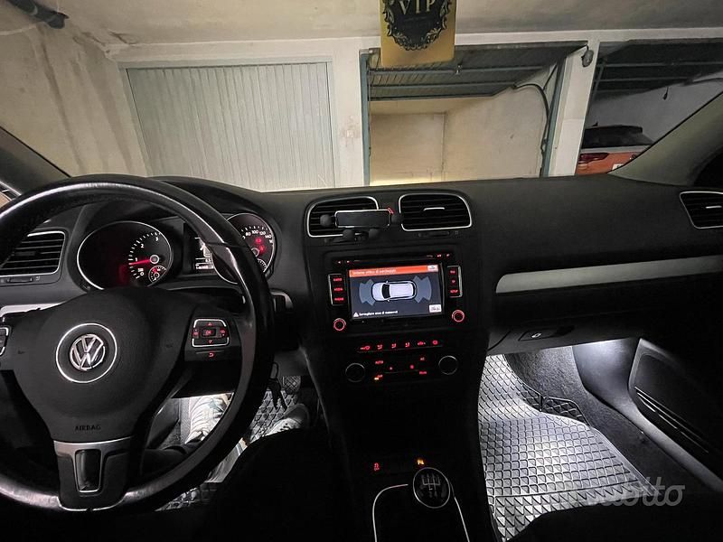 Usata VW Golf VI 105 CV (77 kW) 2011 Utilitaria