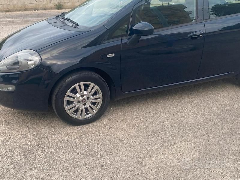 Usata Fiat Punto Street 77 CV (56 kW) 2017 Blu Berlina