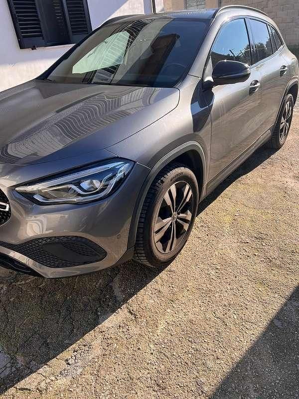 Usata Mercedes GLA200 163 CV (119 kW) 2020 Grigio SUV