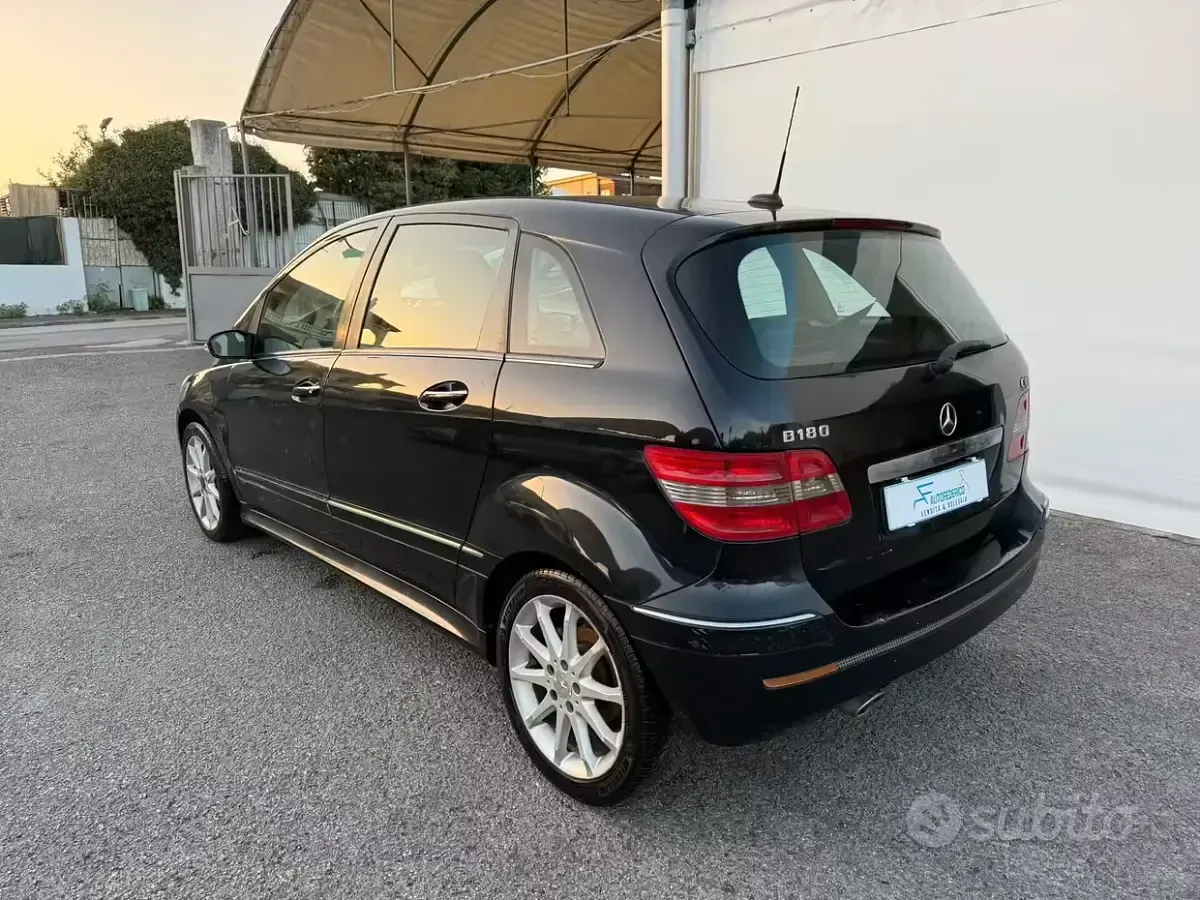 Usata Mercedes B180 109 CV (80 kW) 2008 Nero Monovolume