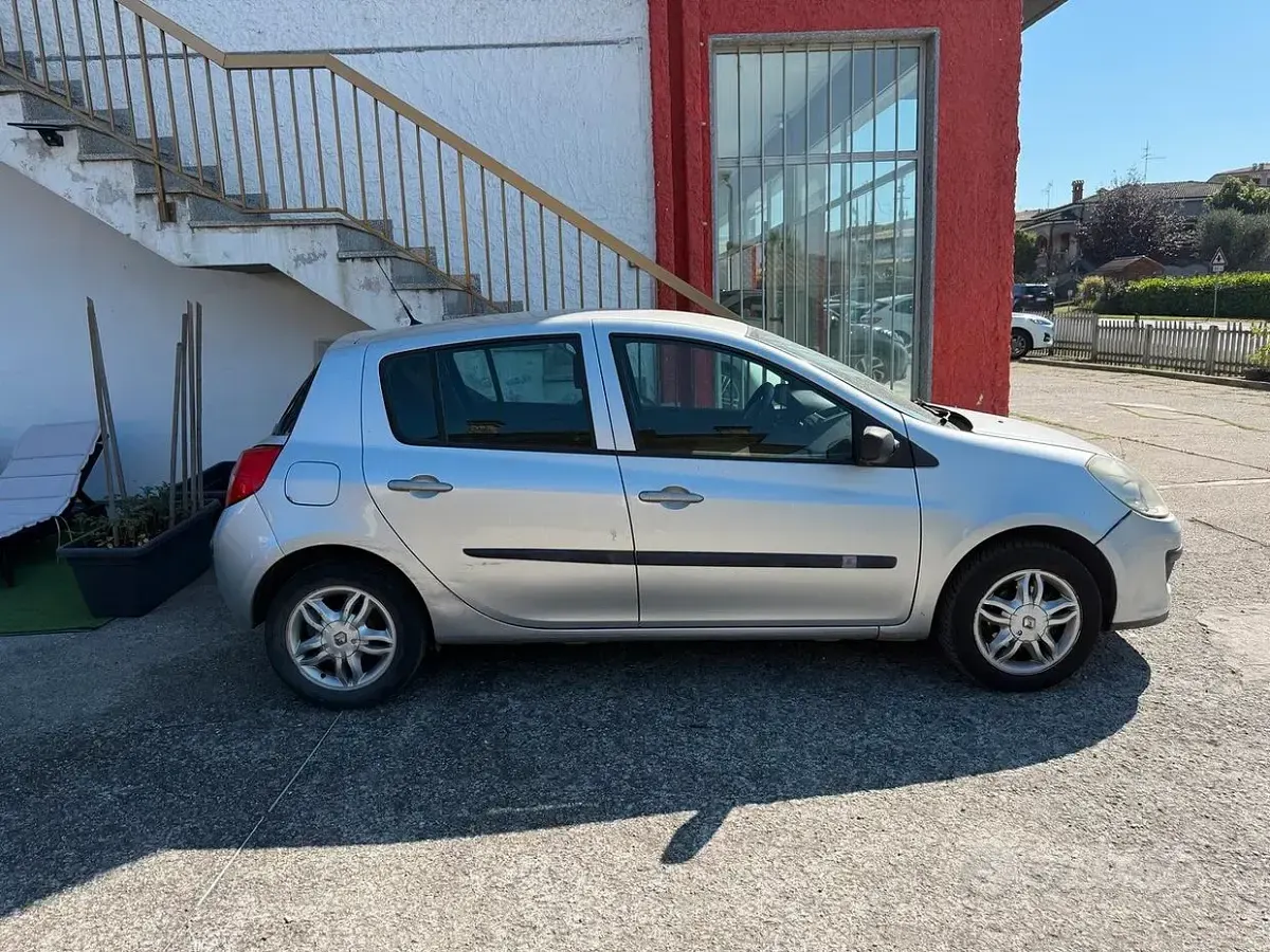 Gebraucht Renault Clio II 68 PS (50 kW) 2008 Grau Limousine