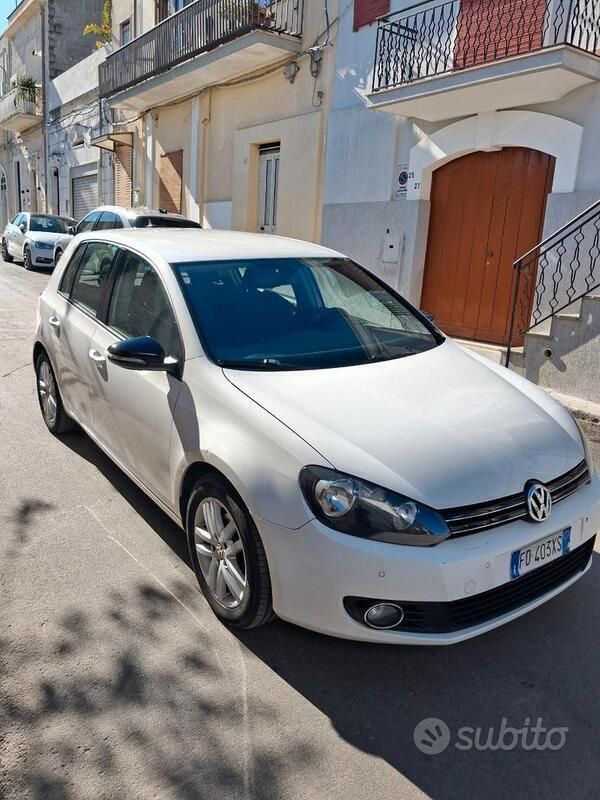 Usata VW Golf VI 105 CV (77 kW) 2011 Bianco Utilitaria