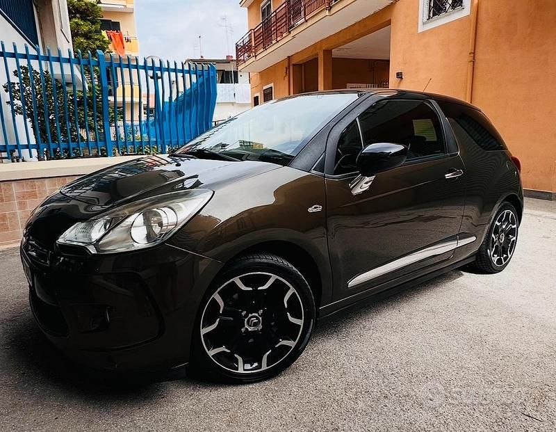Marrone Usata 2013 Citroën DS3 Chic Due volumi | 3950 € (Buon prezzo) - Immagine 1/4
