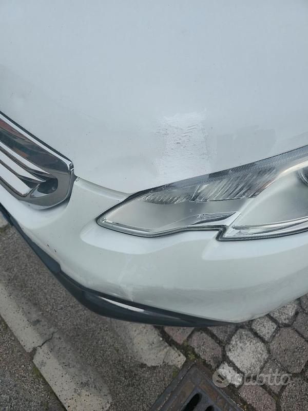 Usata Peugeot 2008 Allure 114 CV (83 kW) 2014 Bianco SUV