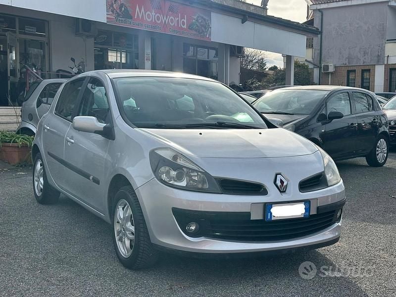 Usata Renault Clio II 111 CV (81 kW) 2005 Grigio Berlina