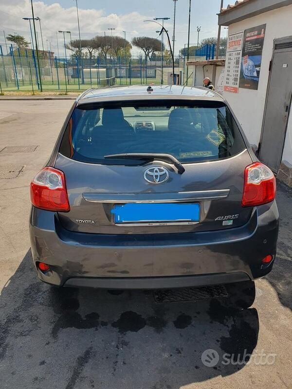 Usata Toyota Auris 90 CV (66 kW) 2011 Berlina