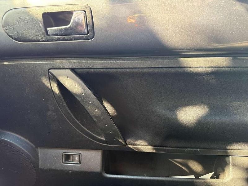 Usata VW New Beetle 105 CV (77 kW) 2006 Grigio Utilitaria