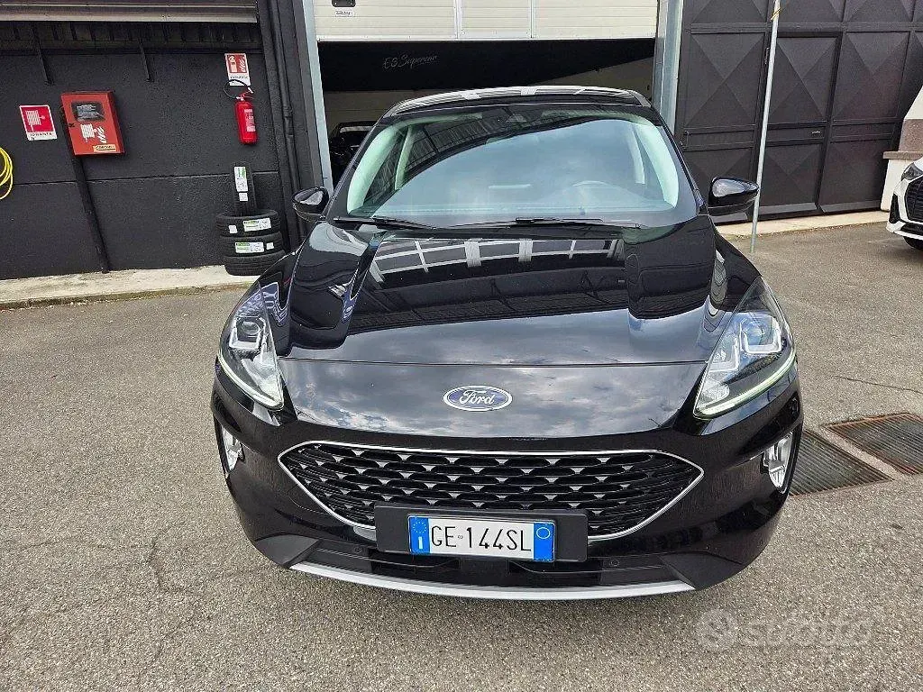 Usata Ford Kuga 120 CV (88 kW) 2021 Nero SUV