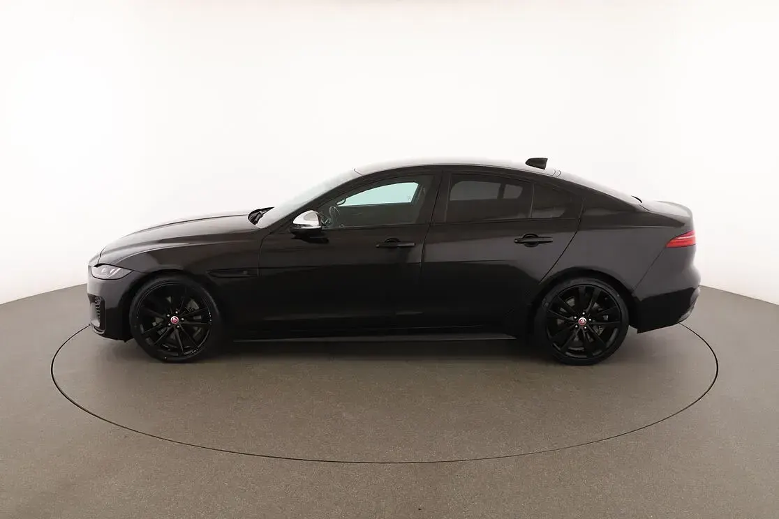 Usata Jaguar XE R-Dynamic 250 CV (183 kW) 2020 Nero Berlina