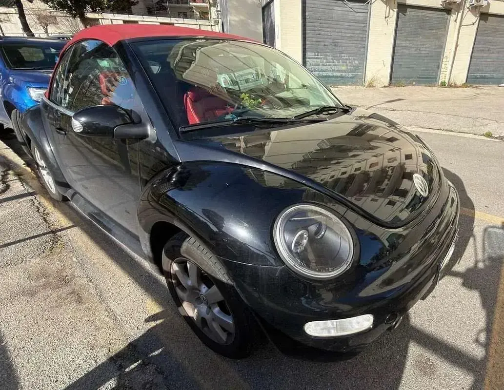 Usata VW New Beetle 101 CV (74 kW) 2004 Nero Utilitaria