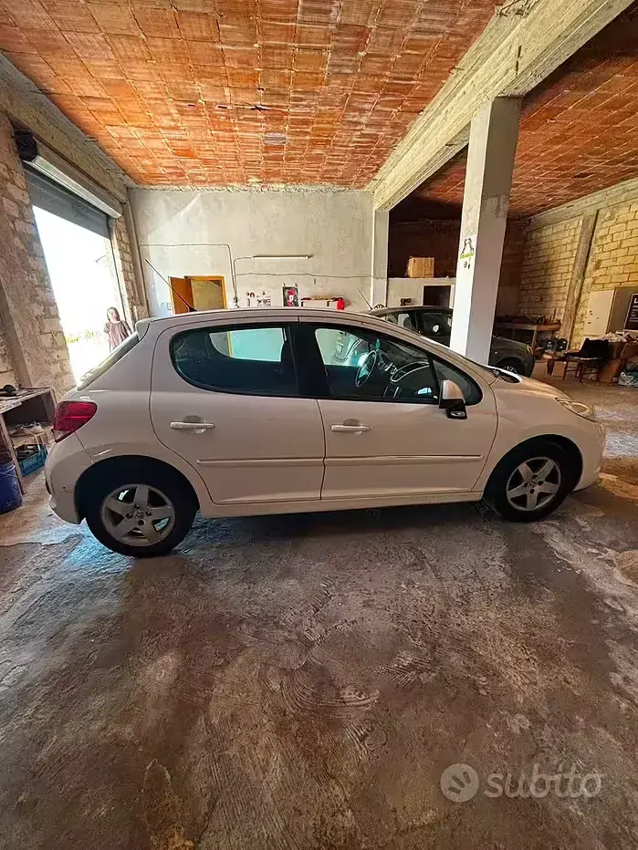 Usata Peugeot 207 68 CV (50 kW) 2011 Berlina