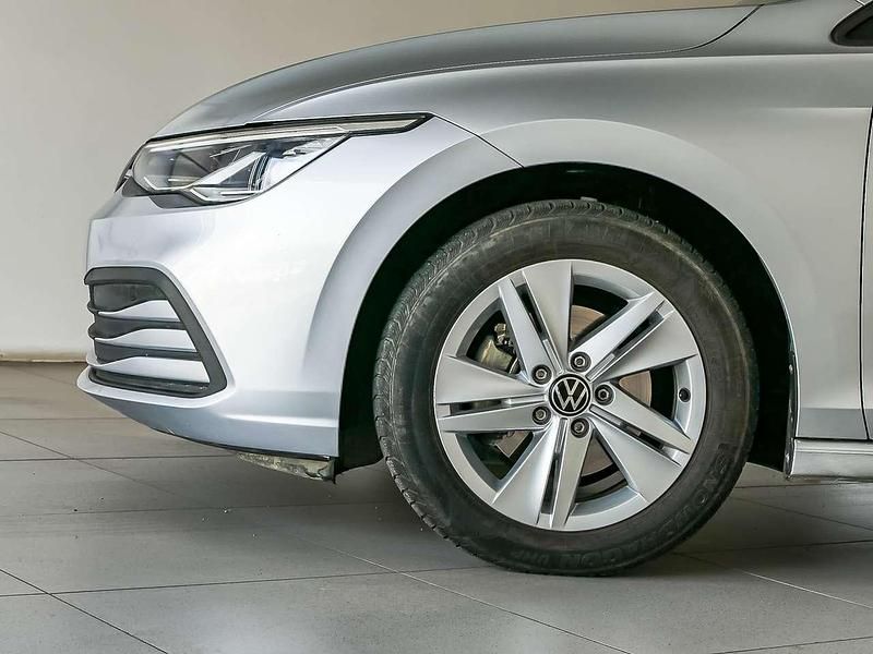 Usata VW Golf VIII Life 116 CV (85 kW) 2021 Reflex silver metallizzato Berlina