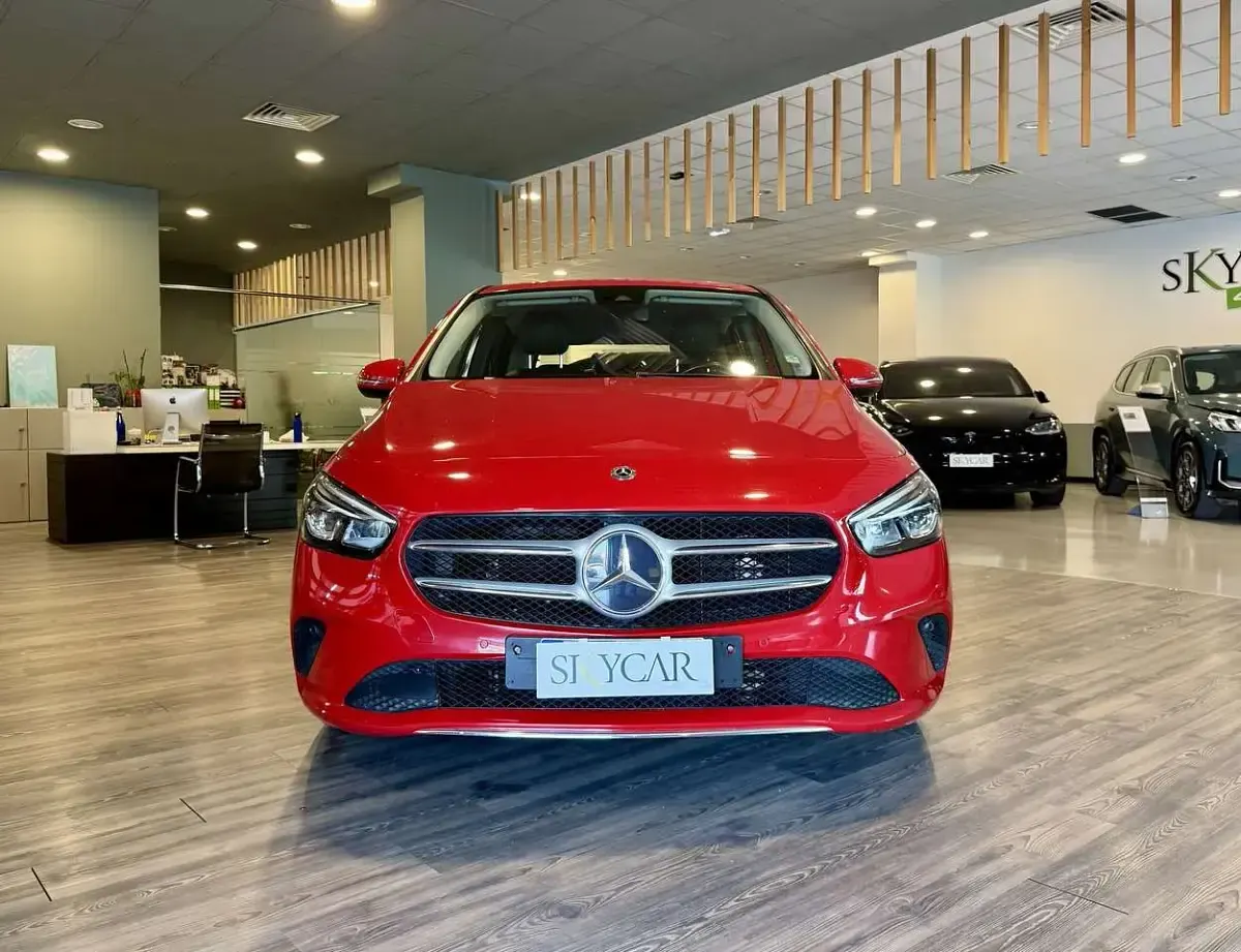Usata Mercedes B200 150 CV (110 kW) 2019 Rosso Utilitaria