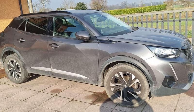 Usata Peugeot 2008 Allure 102 CV (75 kW) 2021 Grigio SUV