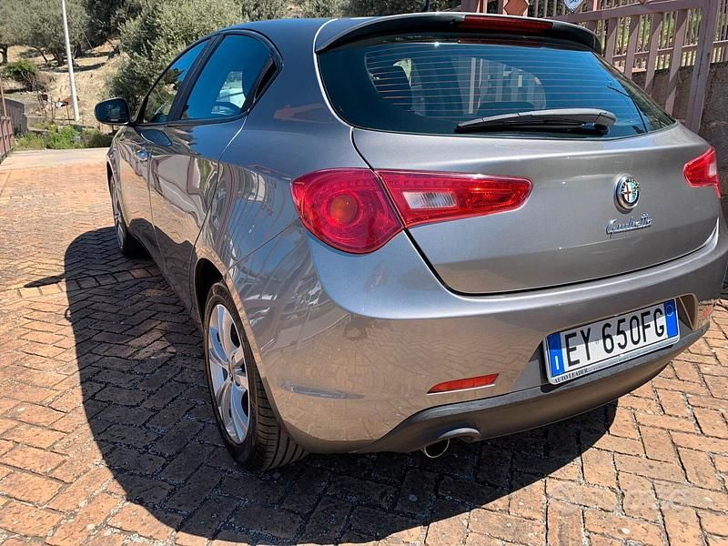 Usata Alfa Romeo Giulietta Progression 105 CV (77 kW) 2015 Grigio Utilitaria