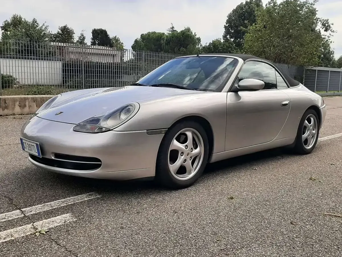 Usata Porsche 996 300 CV (220 kW) 2000 Grigio Cabrio