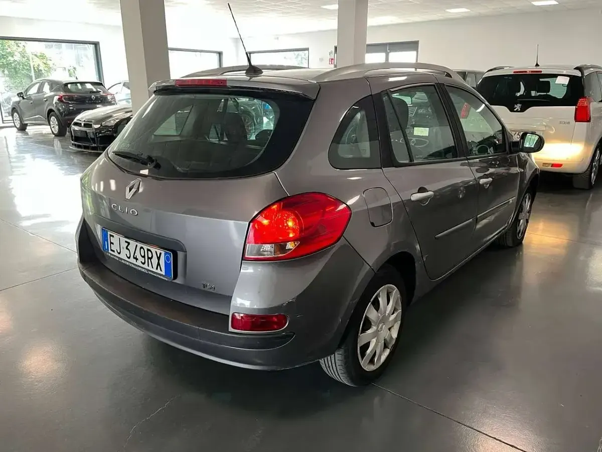 Usata Renault Clio Dynamique 101 CV (74 kW) 2011 Other Station wagon