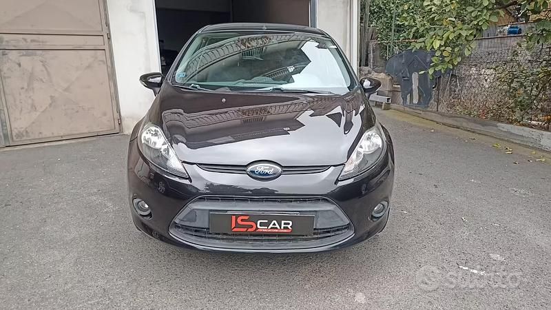 Begagnad Ford Fiesta 70 HK (51 kW) 2011 Svart Sedan