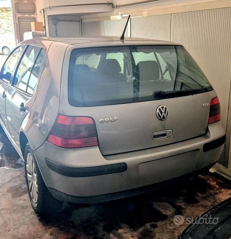 Usata VW Golf IV 101 CV (74 kW) 2004 Grigio Berlina