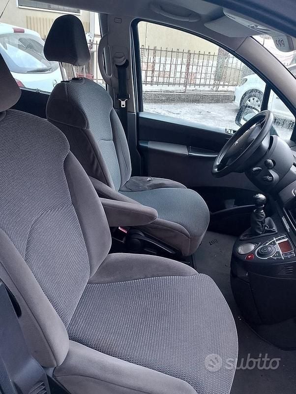 Usata Peugeot 807 2007 Grigio Monovolume