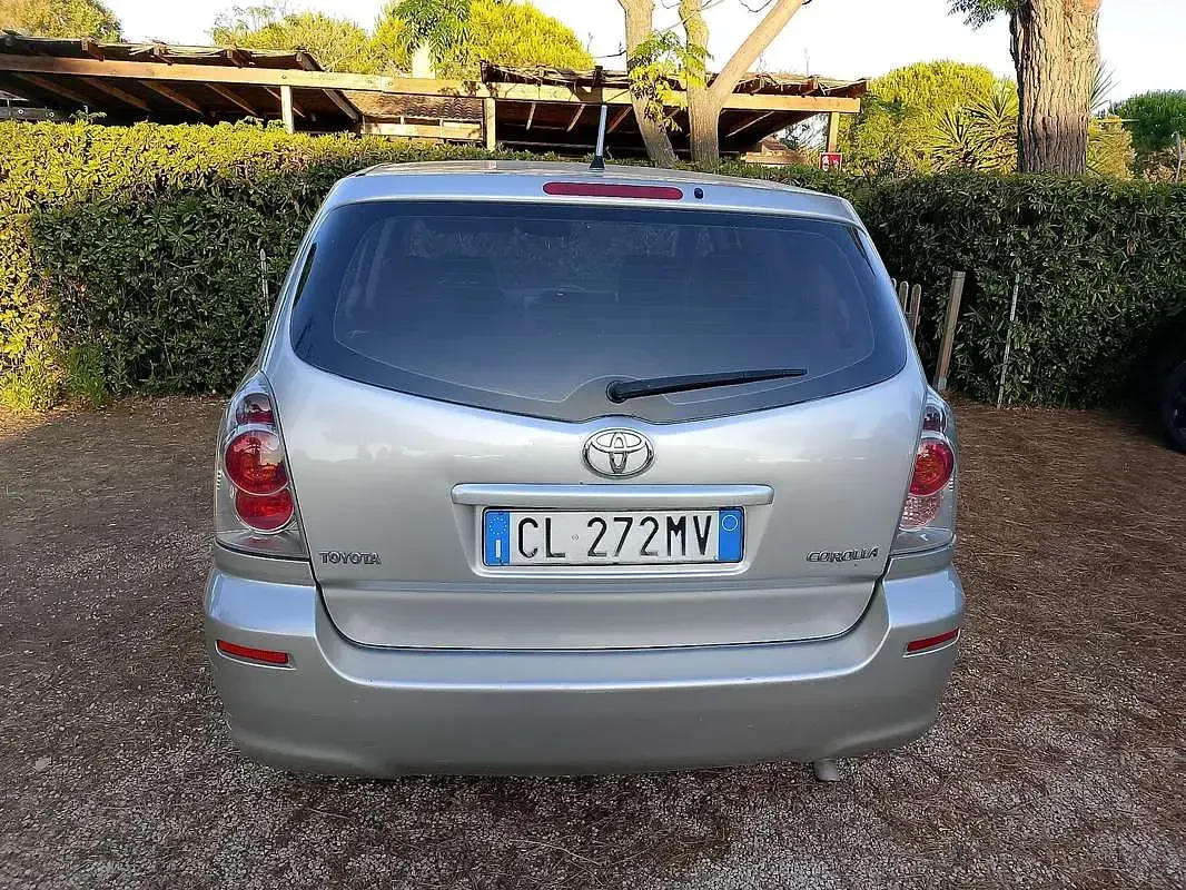 Usata Toyota Corolla 110 CV (80 kW) 2004 Argento Station wagon