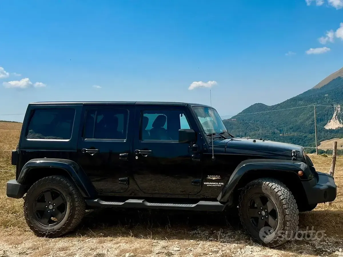 Usata Jeep Wrangler Unlimited Sahara 200 CV (147 kW) 2011 Nero SUV