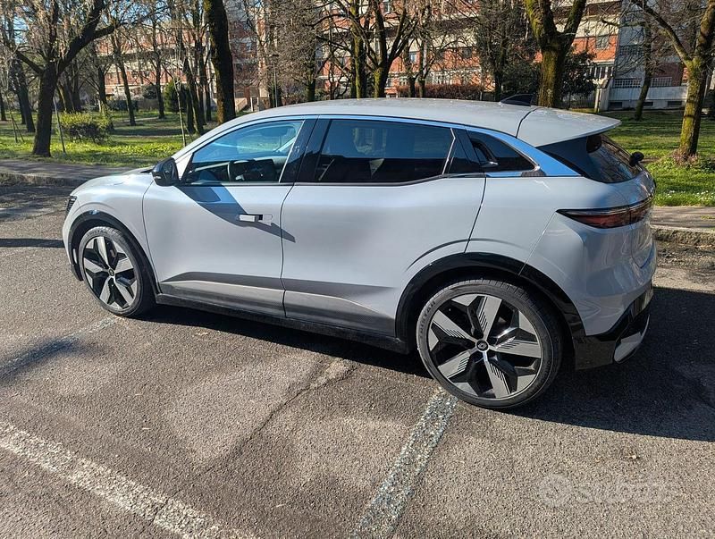 Usado Renault Megane E-Tech Techno 55 kW (75 CV) 2023 Gris SUV
