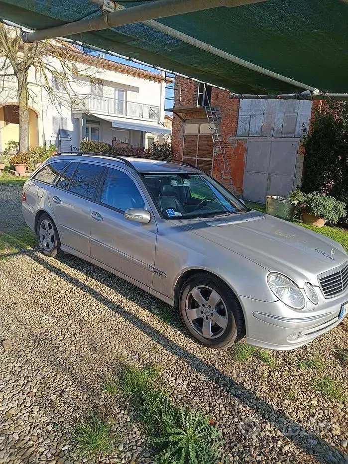 Usata Mercedes 220 150 CV (110 kW) 2004 Station wagon