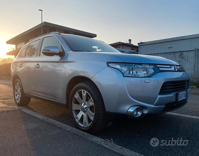 Usata Mitsubishi Outlander Instyle 150 CV (110 kW) 2014 Grigio SUV