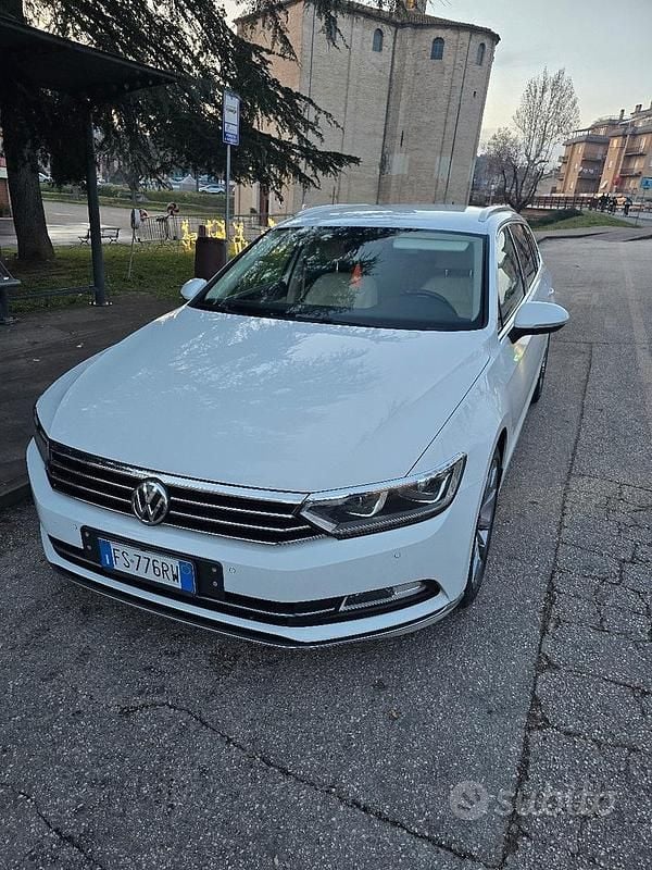 Usata VW Passat Executive 150 CV (110 kW) 2019 Bianco Station wagon