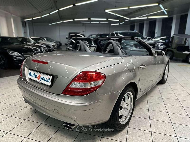 Usata Mercedes SLK200 163 CV (119 kW) 2006 Champagne Cabrio