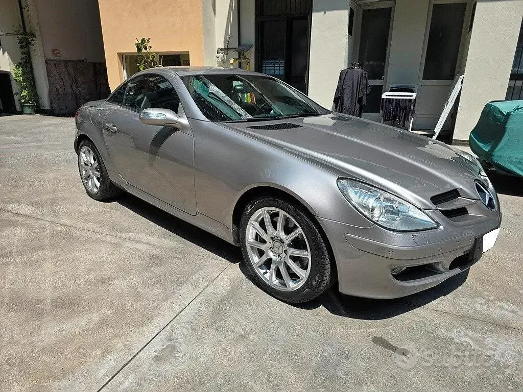 Usata Mercedes SLK350 272 CV (200 kW) 2005 Grigio Cabrio