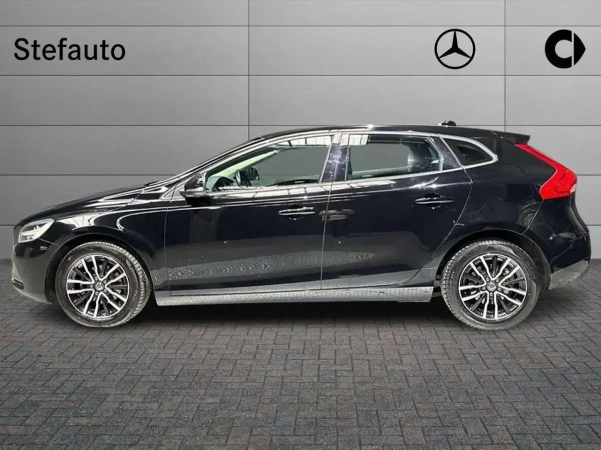 Usata Volvo V40 Business Edition 120 CV (88 kW) 2019 Nero Berlina