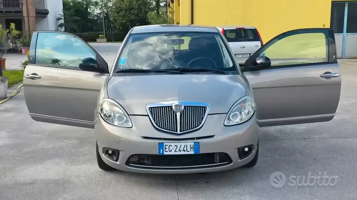 Usata Lancia Ypsilon 69 CV (50 kW) 2011 Giallo Utilitaria