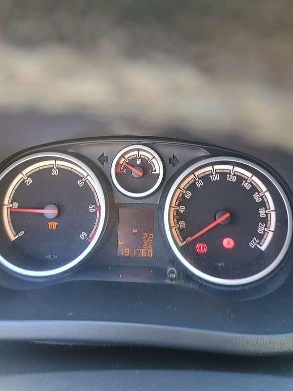 Usata Opel Corsa Sport 75 CV (55 kW) 2011 Utilitaria