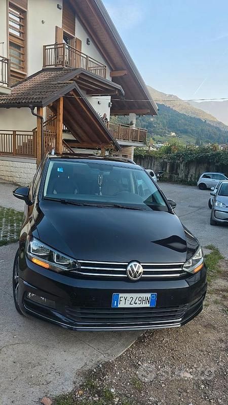 Nero Usata 2019 VW Touran Executive Monovolume | 25.800 € (Cara) - Immagine 1/4