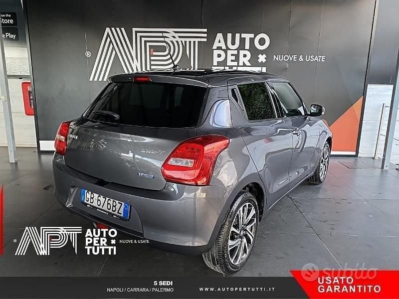 Usata Suzuki Swift 83 CV (61 kW) 2020 Grigio scuro Utilitaria